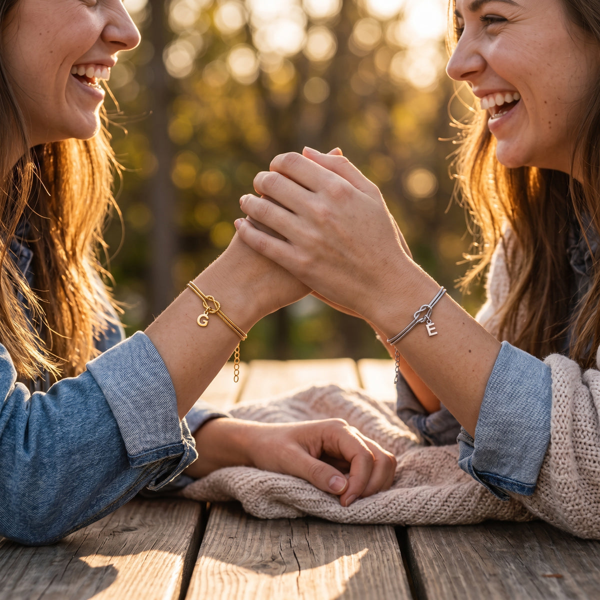 Initialen-Armband „Ewiger Knoten“