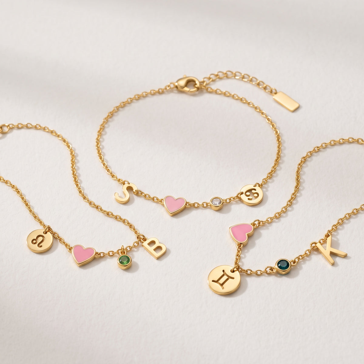 Dein Charm-Armband: Initiale & Stein