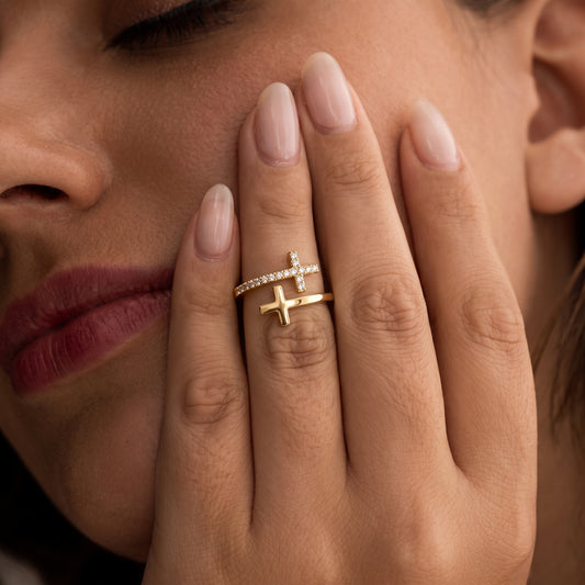 Ring mit zwei Kreuzen
