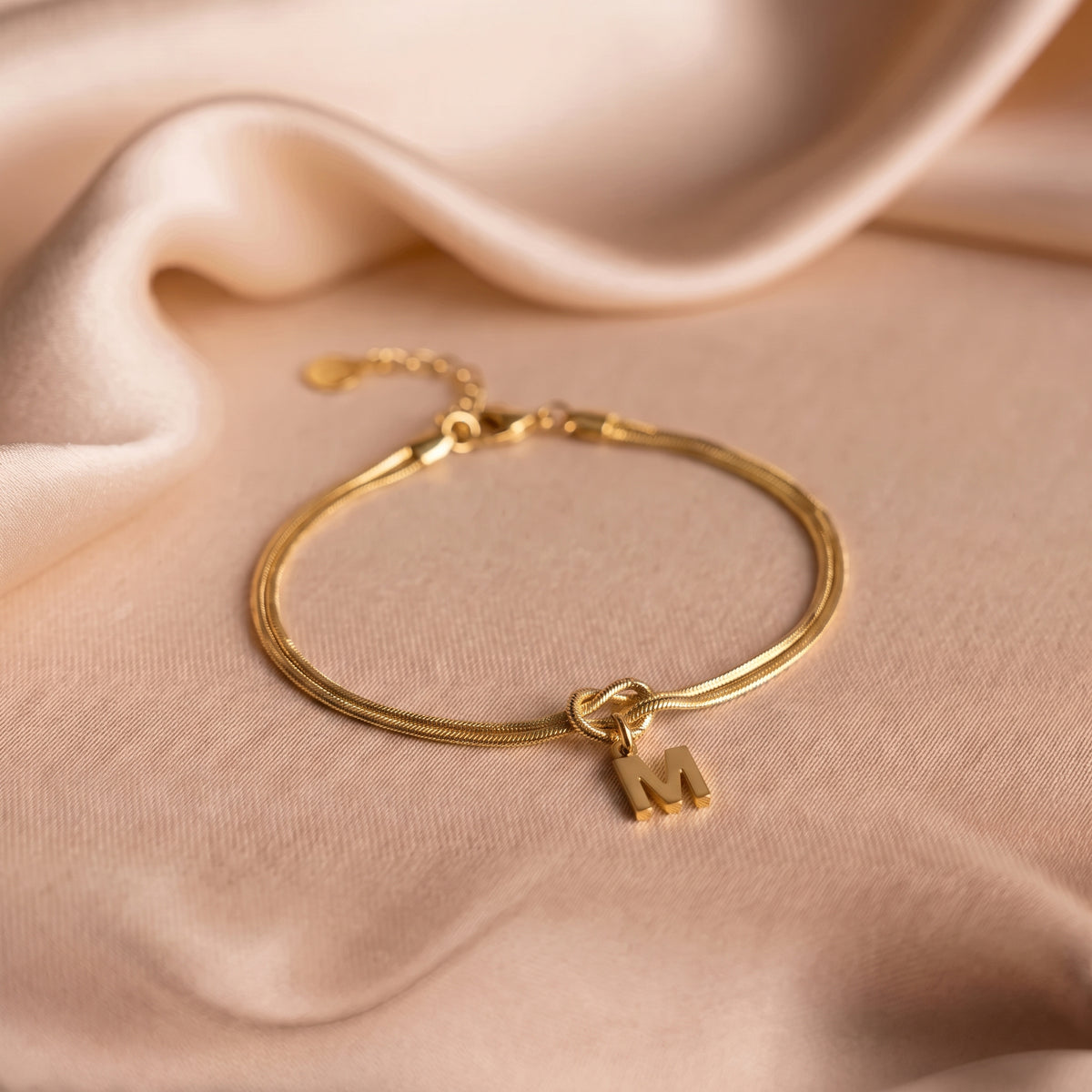Initialen-Armband „Ewiger Knoten“