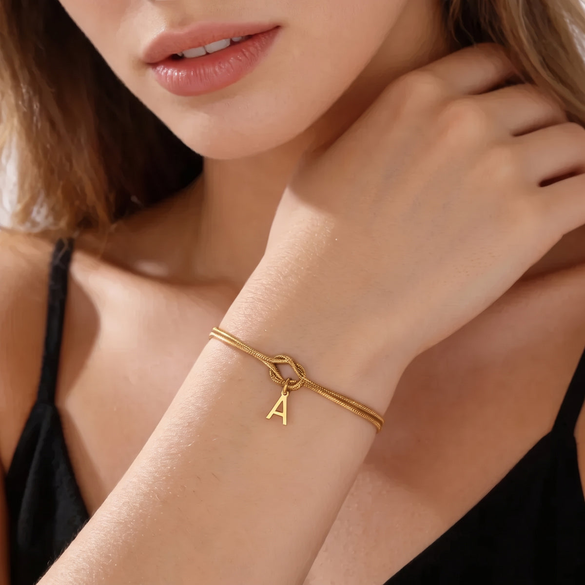 Initialen-Armband „Ewiger Knoten“