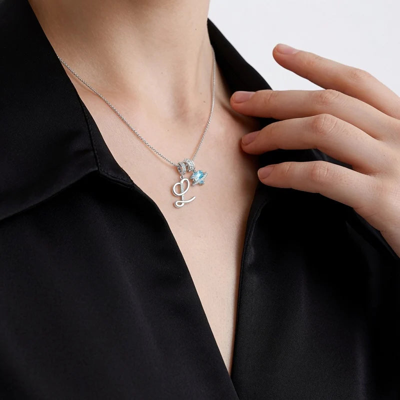 Kette mit herzförmigem Geburtsstein und Initiale