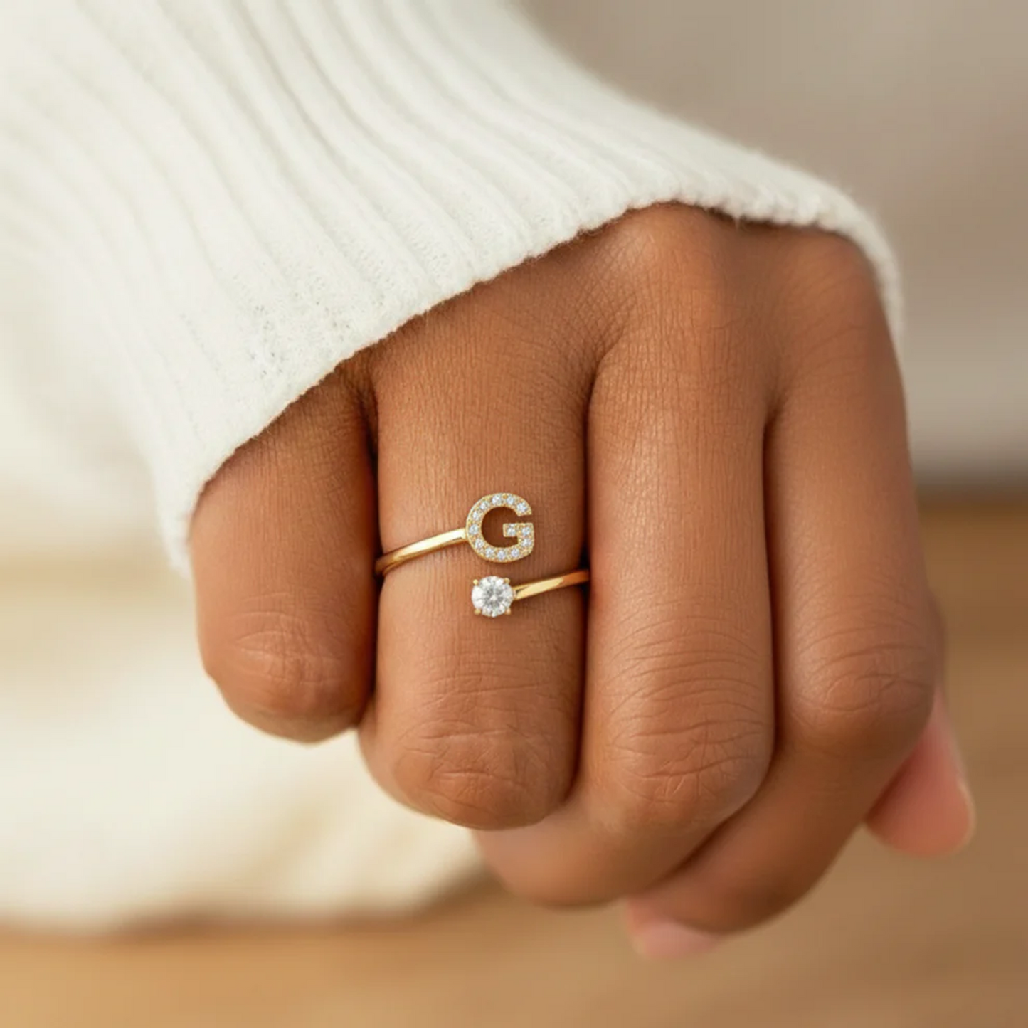 Schlichter verstellbarer Ring mit Initiale