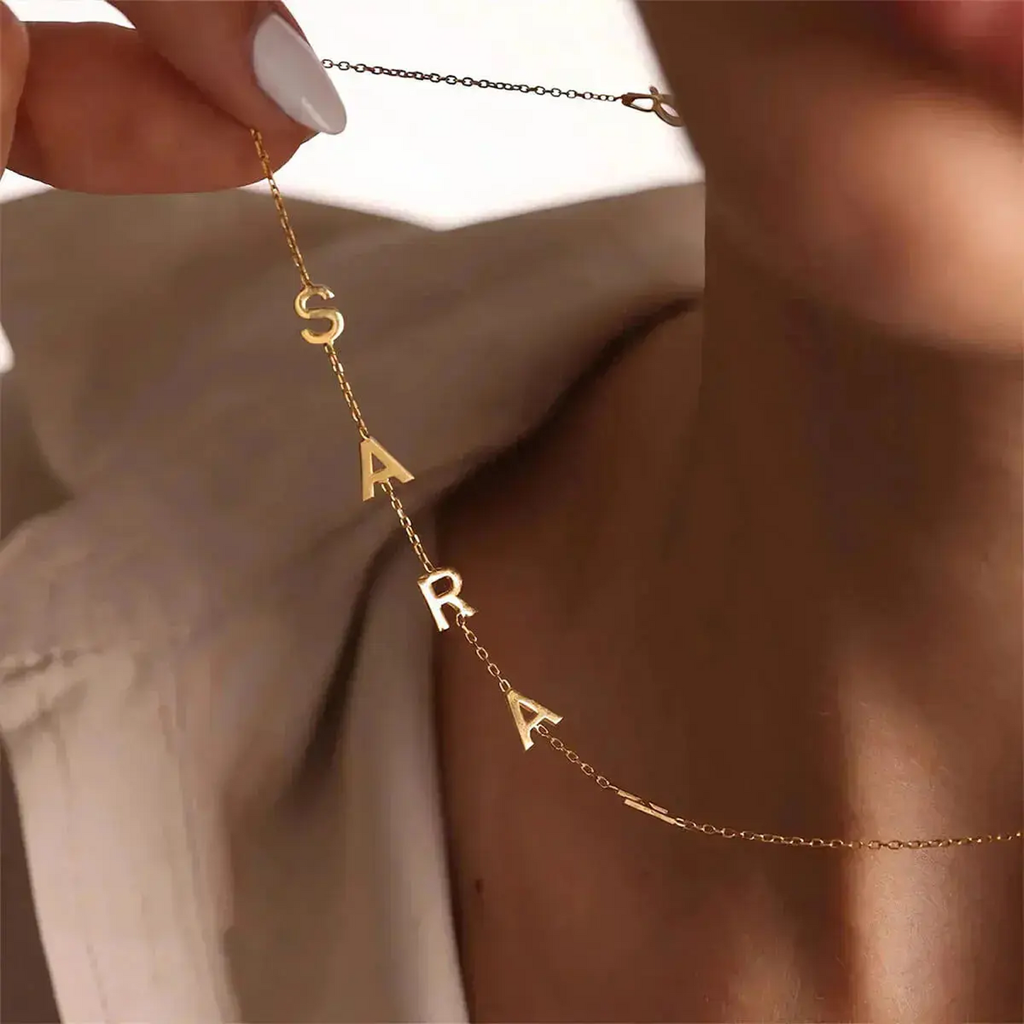 Kette mit seitlichen Initialen