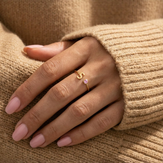 Verstellbarer Ring mit Initiale & Geburtsstein